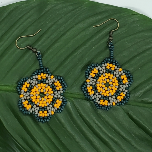 Beaded Bohemian Earrings Mandala Floral Design - Picture 1 of 4